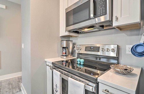 Charlevoix Condominio | Walk to Dtwn: Charlevoix Townhome w/ Fireplace