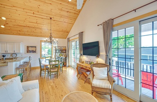 Syracuse Casa | Walk to Dtwn Syracuse: Private Lake-View Home