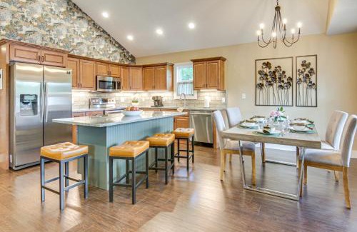 Waynesville Casa | Walk to Dtwn Waynesville Home with Deck!