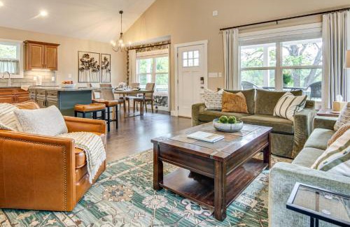 Waynesville Casa | Walk to Dtwn Waynesville Home with Deck!