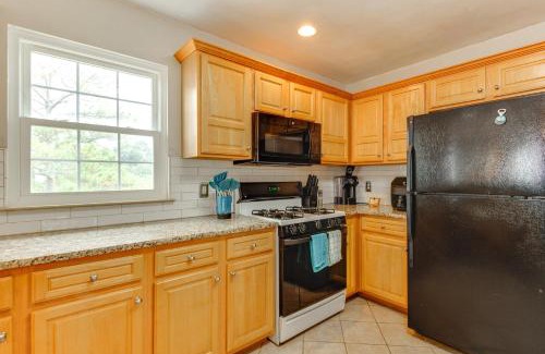 East Ocean View Apartamento | Walk to East Beach Apt with Outdoor Space