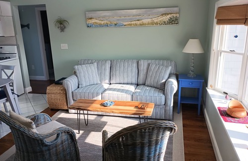 Easton's Point Casa | Walk to Easton's Beach - Newly renovated 2 bedroom and 2 bath cottage.
