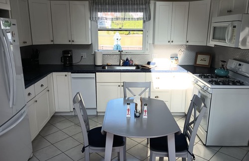 Easton's Point Casa | Walk to Easton's Beach - Newly renovated 2 bedroom and 2 bath cottage.