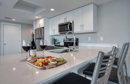 Treasure Island Hotel | Walk to Everything in Treasure Island! 2 Relaxing Suites by the Bay, w/Pool!