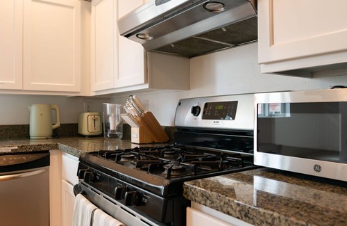 Green Lake Casa | Walk-to-everything 3BD & 3BA Townhome next to Lake and Lightrail