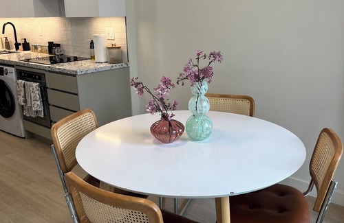 North Toronto Apartamento | Walk to everything! Bright and modern apartment in the city