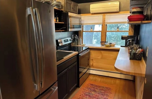 New Paltz Apartamento | Walk to Everything Charming 2-bedroom apartment in fabulous New Paltz