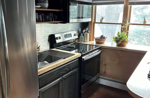 New Paltz Apartamento | Walk to Everything Charming 2-bedroom apartment in fabulous New Paltz
