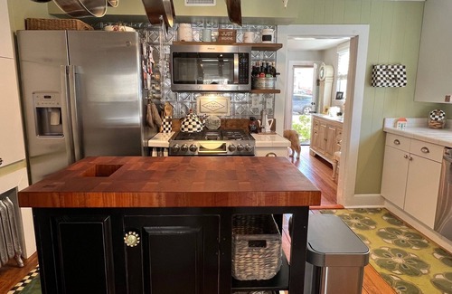 Annapolis Cabaña | Walk to everything! Downtown Historic Annapolis “Arts District”