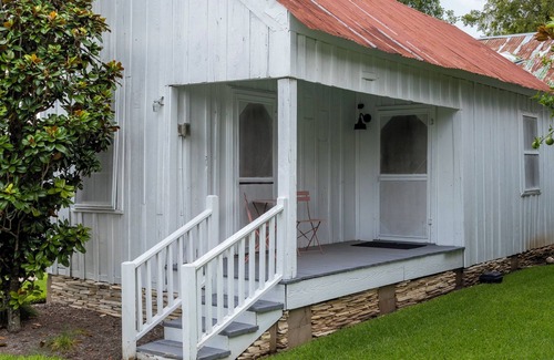 Round Top Cabaña | Bybee- Round Top Motel | IN TOWN | Fire Pit, Shopping, Wine!