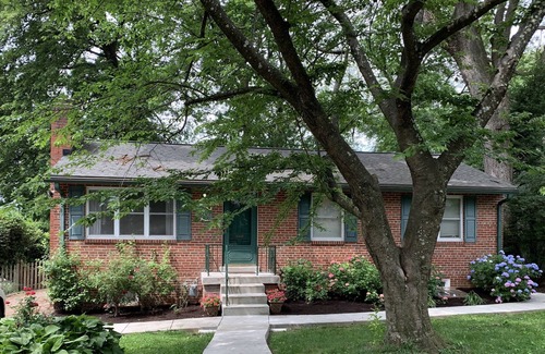 Falls Church Casa | Walk to everything in Falls Church