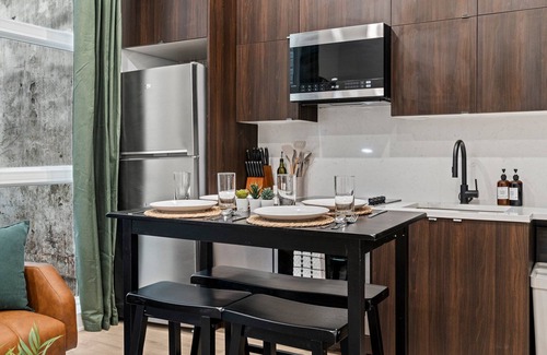 Old City Apartamento | Walk to Everything in Old City- ADA compliant unit! Old City Philadelphia