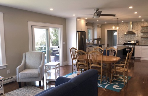 Falmouth Heights Casa | A pie de la playa de Falmouth Heights desde este encantador Bungalow Cape Cod. Camas