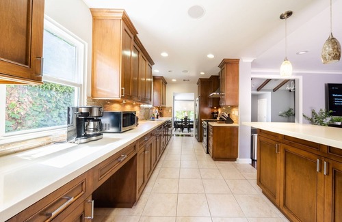 Sherman Oaks Casa | Walk to Famous Ventura Boulevard w/ Pool, Pingpong, BBQ