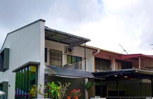 Simee Casa | Walk to Fatimah Hospital & your favorite food Desire Homestay Ipoh Garden
