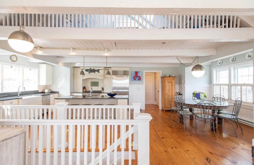 Brant Point Casa | Walk to ferry, town and beaches!