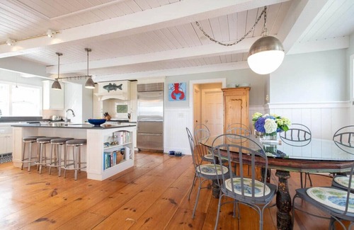 Brant Point Casa | Walk to ferry, town and beaches!