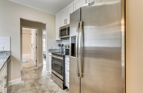 Folly Field Condominio | Walk to Folly Field Beach: Condo w/ Pool Access