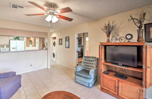 Lake Havasu City Apartamento | Walk to Golf and Beach Queens Bay Resort Condo