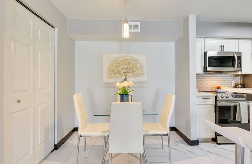 Indian Bayou Condominio | Walk to Golf Course & Beach: Modern Destin Condo
