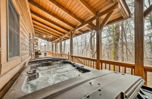 Maggie Valley Casa | Walk to Golfing Grand Maggie Valley Cabin!