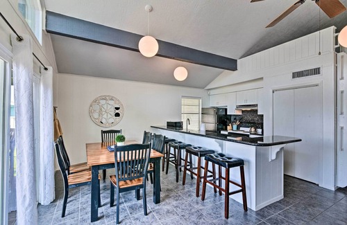 Pirates Beach Casa | Walk to Gulf: Cozy Beach House in Galveston!