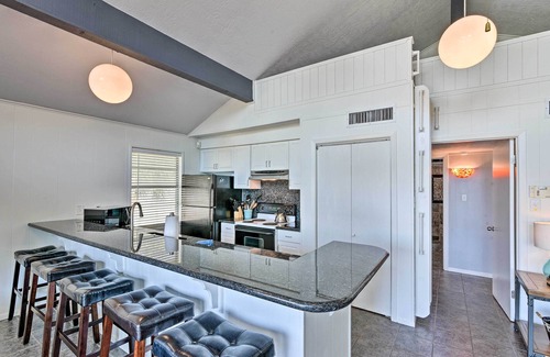 Pirates Beach Casa | Walk to Gulf: Cozy Beach House in Galveston!