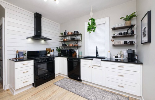 Highland Square Casa | Walk to Highland Square, Hot Tub, Sleeps 8!