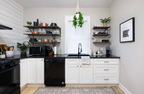 Highland Square Casa | Walk to Highland Square, Hot Tub, Sleeps 8!