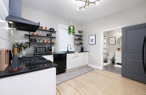 Highland Square Casa | Walk to Highland Square, Hot Tub, Sleeps 8!