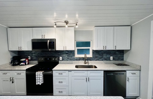 Historic District Casa | Walk to Historical Canal Street - 5 Minute Ride To The Beach!
