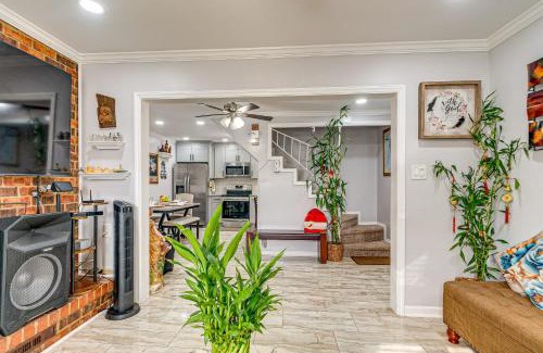 Burlington Casa | Walk to Historic Dtwn Burlington Home with Yard