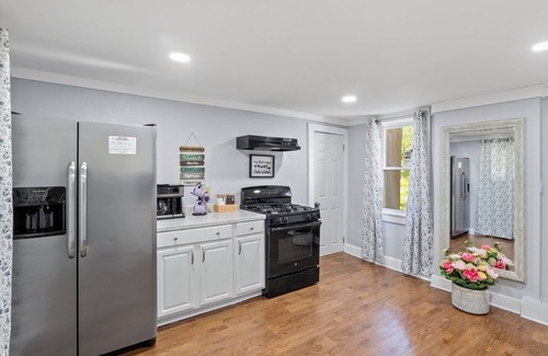 Ithaca Casa | Walk to Ithaca Commons+Trails!