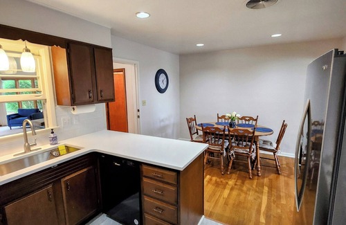 Bloomington Casa | Walk to IU stadium.Close to Lake Monroe & Griffey Lake & space to park your boat