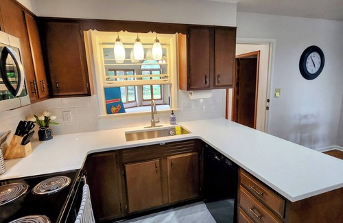 Bloomington Casa | Walk to IU stadium.Close to Lake Monroe & Griffey Lake & space to park your boat