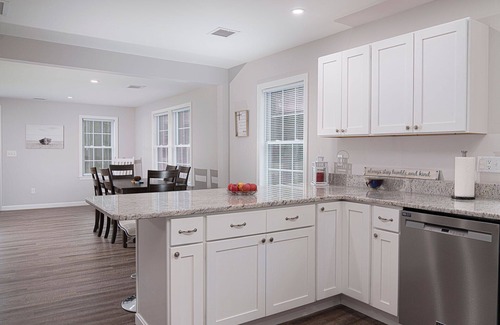 Osterville Apartamento | Walk To Joshua Pond and Main Street. Renovated 2BR Cottage. Mid-Cape.