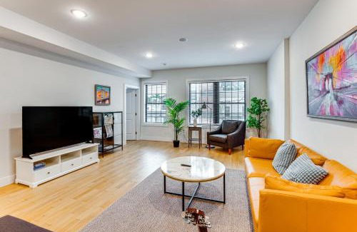 The Heights Apartamento | Walk to Journal Square Modern Apt about 4 Mi to NYC!