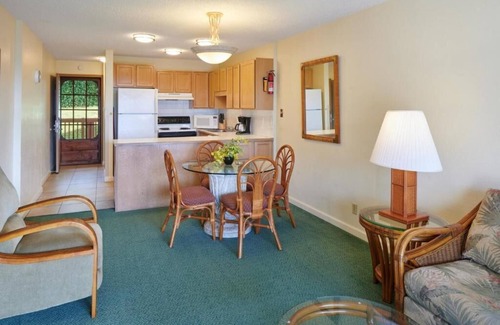 Nawiliwili Apartamento | Walk to Kalapaki Beach – Ocean Fun | 2BR Unit with Kitchen | Free Parking