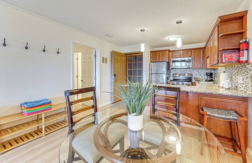 Nawiliwili Condominio | Walk to Kalapaki Beach: Condo w/ Ocean & Mtn View!