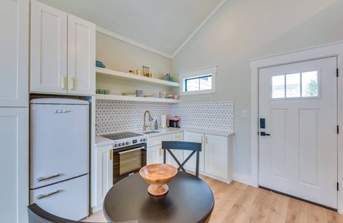 Laguna Beach Apartamento | Walk to Laguna Beach: Modern Studio in PCB!