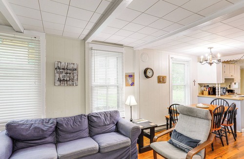 Lakeside Cabaña | Walk to Lake: Historic Lakeside Marblehead Cottage