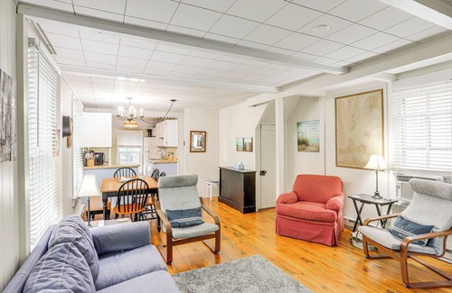 Lakeside Cabaña | Walk to Lake: Historic Lakeside Marblehead Cottage
