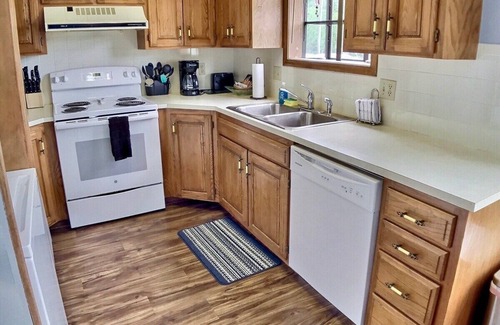 Holiday Island Casa | Green Meadow #1 Close to Lake Access, Marina, Golf