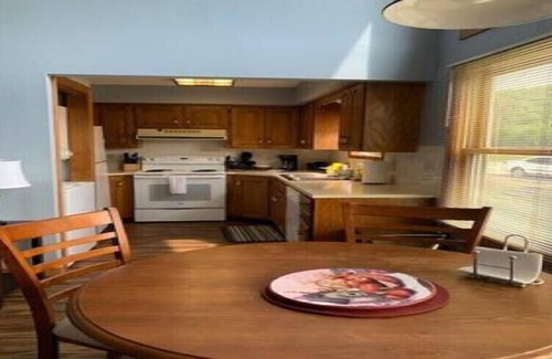 Holiday Island Casa | Green Meadow #1 Close to Lake Access, Marina, Golf