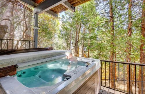 Lake Arrowhead Casa | Walk to Lake Arrowhead Home with Hot Tub and Wet Bar!