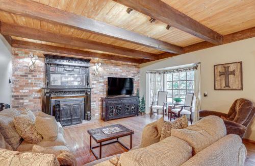 Lake Arrowhead Casa | Walk to Lake Arrowhead Home with Hot Tub and Wet Bar!
