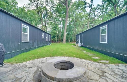 Grove Casa | Walk to Lake Cozy Grove Cabin with Fire Pit