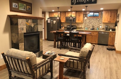 Coeur d'Alene Cabaña | Walk to Lake, DT CdA & hike Tubbs Hill. Perfect location & brand new everything!