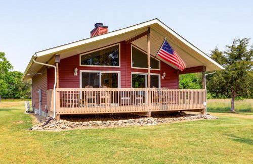 Kelleys Island Casa | Walk to Lake Kelleys Island Gem with Deck!