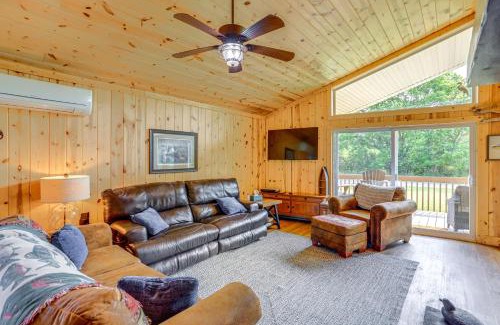 Kelleys Island Casa | Walk to Lake Kelleys Island Gem with Deck!